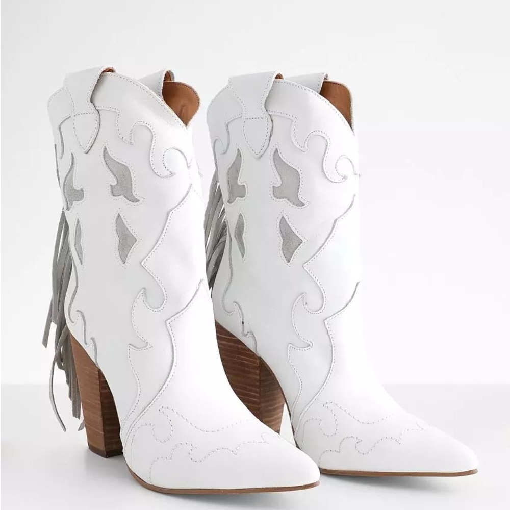 Dingo White Leather and Fringe Cowboy Boots